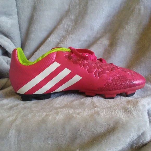 boys size 3 soccer cleats